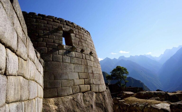 ✨ Unveiling the Legacy: Yale Expeditions and the Timeless Mystery of Machu Picchu 🏛️